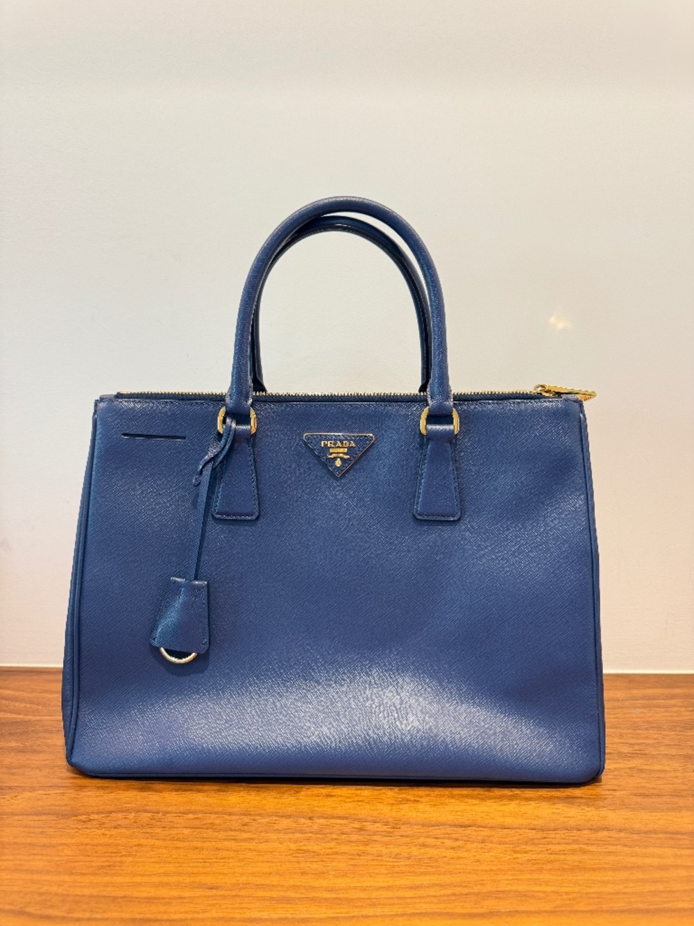 Prada Galleria Large in Saffiano Leather in Navy Blue (missing strap)